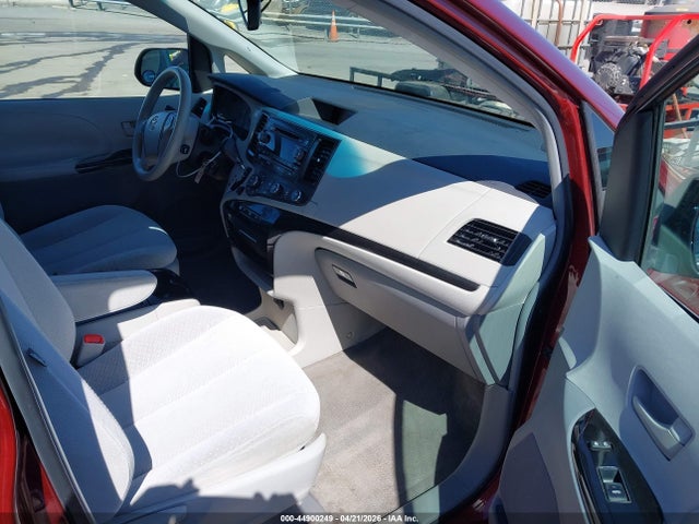 44900249 :رقم المزاد ، 5TDKK3DC5BS089539 vin ، 2011 Toyota Sienna Le V6 مزاد بيع