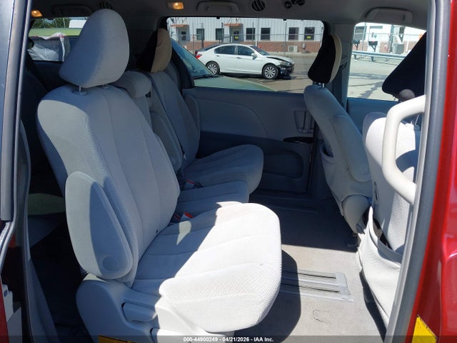 44900249 :رقم المزاد ، 5TDKK3DC5BS089539 vin ، 2011 Toyota Sienna Le V6 مزاد بيع