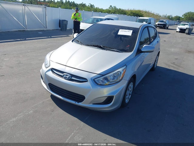 44900282 :رقم المزاد ، KMHCT5AE8HU338547 vin ، 2017 Hyundai Accent Se مزاد بيع