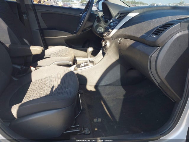 44900282 :رقم المزاد ، KMHCT5AE8HU338547 vin ، 2017 Hyundai Accent Se مزاد بيع