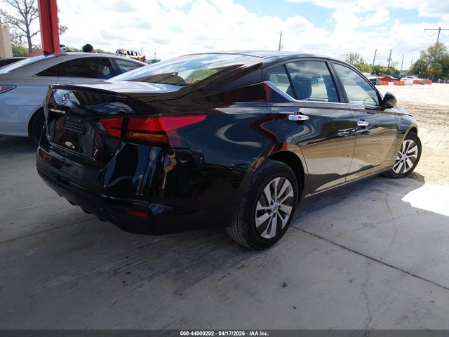 44900292 :رقم المزاد ، 1N4BL4BV8NN385002 vin ، 2022 Nissan Altima S Fwd مزاد بيع