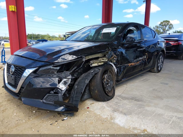 44900292 :رقم المزاد ، 1N4BL4BV8NN385002 vin ، 2022 Nissan Altima S Fwd مزاد بيع