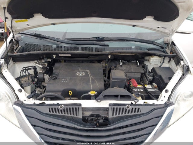 2014 Toyota Sienna Le V6 8 Passenger მანქანა იყიდება აუქციონზე, vin: 5TDKK3DC2ES410134, აუქციონის ნომერი: 44900418