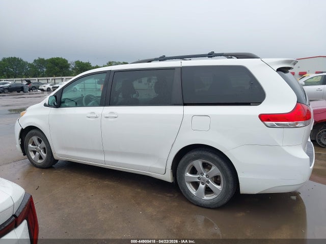 2014 Toyota Sienna Le V6 8 Passenger მანქანა იყიდება აუქციონზე, vin: 5TDKK3DC2ES410134, აუქციონის ნომერი: 44900418