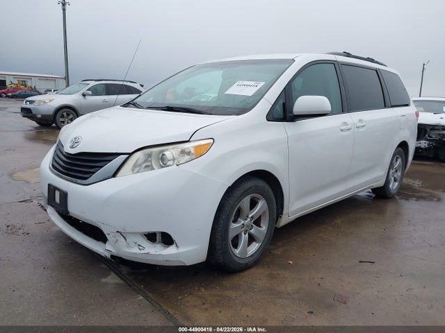 2014 Toyota Sienna Le V6 8 Passenger მანქანა იყიდება აუქციონზე, vin: 5TDKK3DC2ES410134, აუქციონის ნომერი: 44900418