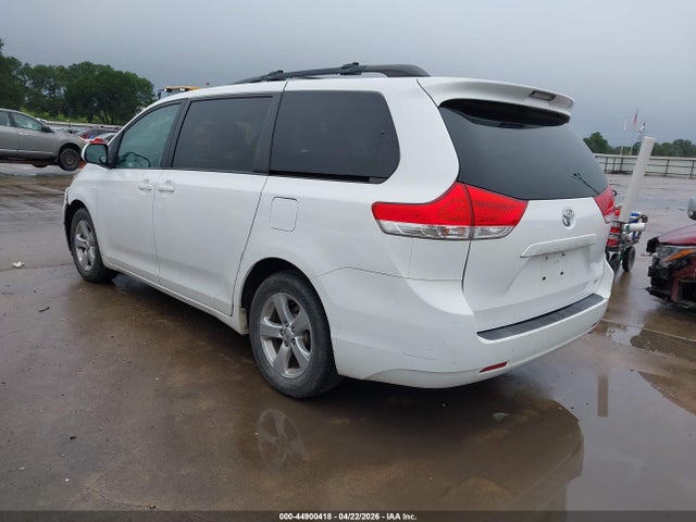 2014 Toyota Sienna Le V6 8 Passenger მანქანა იყიდება აუქციონზე, vin: 5TDKK3DC2ES410134, აუქციონის ნომერი: 44900418