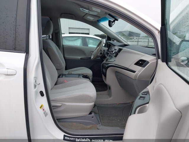 2014 Toyota Sienna Le V6 8 Passenger მანქანა იყიდება აუქციონზე, vin: 5TDKK3DC2ES410134, აუქციონის ნომერი: 44900418