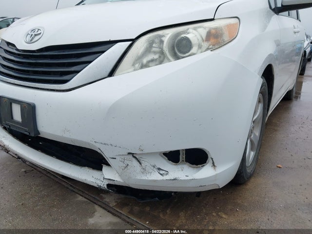 2014 Toyota Sienna Le V6 8 Passenger მანქანა იყიდება აუქციონზე, vin: 5TDKK3DC2ES410134, აუქციონის ნომერი: 44900418