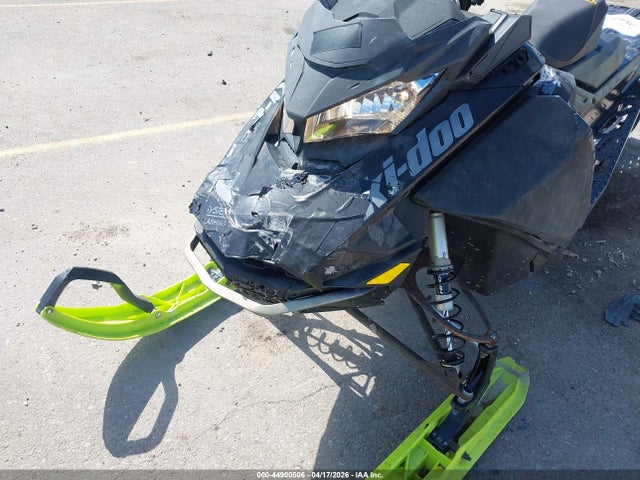 Ski-Doo Snowmobile 2020 2BPSCFLF9LV000289 Image 12