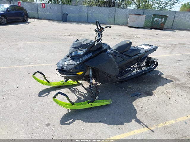 Ski-Doo Snowmobile 2020 2BPSCFLF9LV000289 Image 2