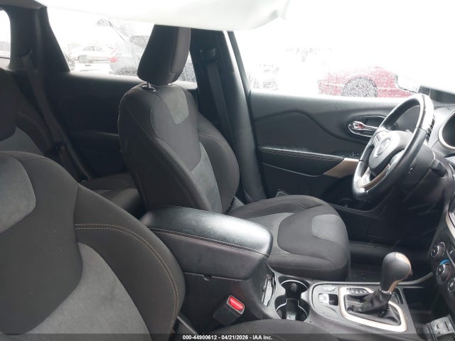 1C4PJLCB2JD560509 Jeep Cherokee Latitude Fwd