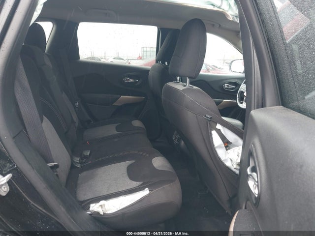 1C4PJLCB2JD560509 Jeep Cherokee Latitude Fwd