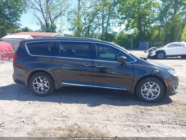 Aukcja sprzedaży 2017 Chrysler Pacifica Touring-l Plus, vin: 2C4RC1EG1HR669082, numer aukcji: 44900643