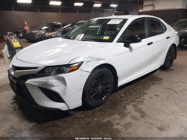 2020 Toyota Camry Se Nightshade Edition მანქანა იყიდება აუქციონზე, vin: 4T1G11AK4LU347311, აუქციონის ნომერი: 44900740