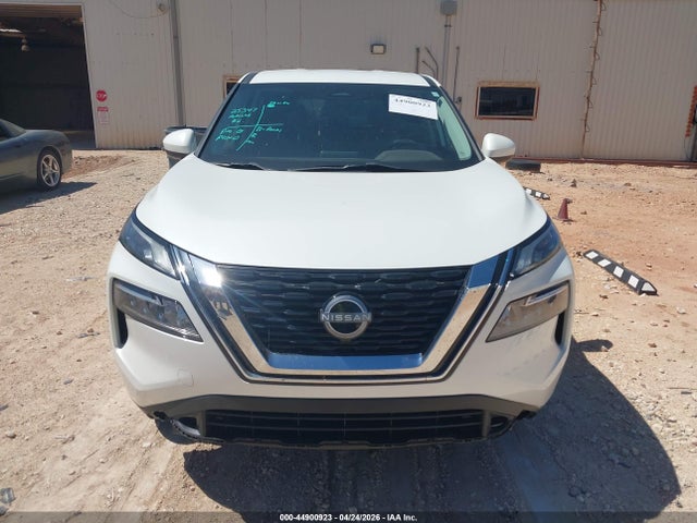 44900923 :رقم المزاد ، 5N1BT3BA8PC902181 vin ، 2023 Nissan Rogue Sv Fwd مزاد بيع