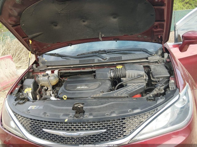 Продаж на аукціоні авто 2017 Chrysler Pacifica Touring-l, vin: 2C4RC1BG4HR611262, номер лоту: 44900951