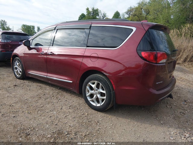 Продаж на аукціоні авто 2017 Chrysler Pacifica Touring-l, vin: 2C4RC1BG4HR611262, номер лоту: 44900951