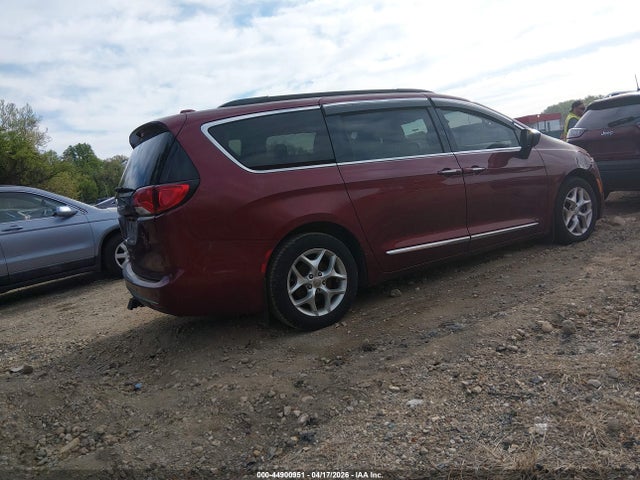 Продаж на аукціоні авто 2017 Chrysler Pacifica Touring-l, vin: 2C4RC1BG4HR611262, номер лоту: 44900951