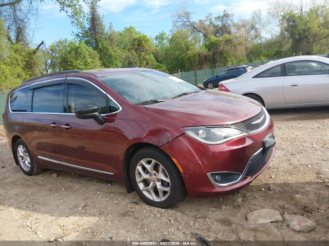 Продаж на аукціоні авто 2017 Chrysler Pacifica Touring-l, vin: 2C4RC1BG4HR611262, номер лоту: 44900951