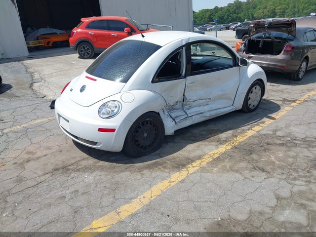 Продажа на аукционе авто 2010 Volkswagen New Beetle 2.5l, vin: 3VWPG3AG7AM017445, номер лота: 44900957