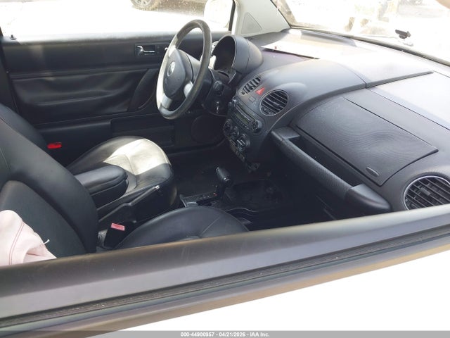 Продажа на аукционе авто 2010 Volkswagen New Beetle 2.5l, vin: 3VWPG3AG7AM017445, номер лота: 44900957