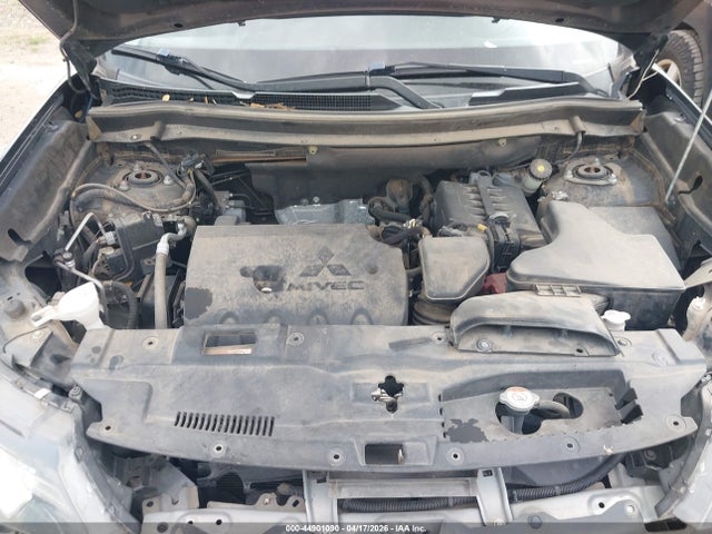 JA4AD3A31KZ043807 Mitsubishi Outlander Se