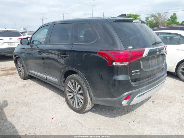 JA4AD3A31KZ043807 Mitsubishi Outlander Se