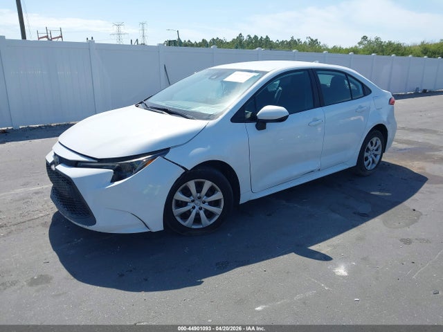 44901093 :رقم المزاد ، 5YFEPMAE9MP180397 vin ، 2021 Toyota Corolla Le مزاد بيع