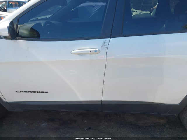 Продажа на аукционе авто 2017 Jeep Cherokee High Altitude Fwd, vin: 1C4PJLDS1HW561535, номер лота: 44901094