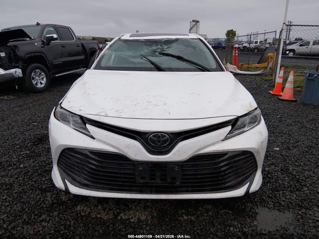 2019 Toyota Camry Le მანქანა იყიდება აუქციონზე, vin: 4T1B11HK2KU695588, აუქციონის ნომერი: 44901109