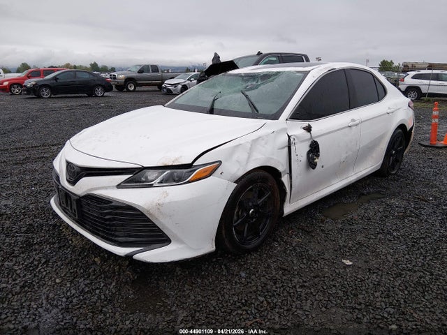 2019 Toyota Camry Le მანქანა იყიდება აუქციონზე, vin: 4T1B11HK2KU695588, აუქციონის ნომერი: 44901109