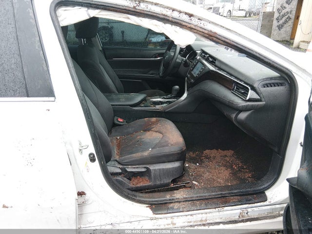 2019 Toyota Camry Le მანქანა იყიდება აუქციონზე, vin: 4T1B11HK2KU695588, აუქციონის ნომერი: 44901109