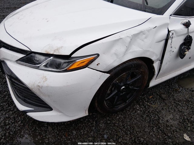 2019 Toyota Camry Le მანქანა იყიდება აუქციონზე, vin: 4T1B11HK2KU695588, აუქციონის ნომერი: 44901109