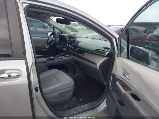 Aukcja sprzedaży 2021 Toyota Sienna Xle, vin: 5TDYRKEC6MS025835, numer aukcji: 44901148