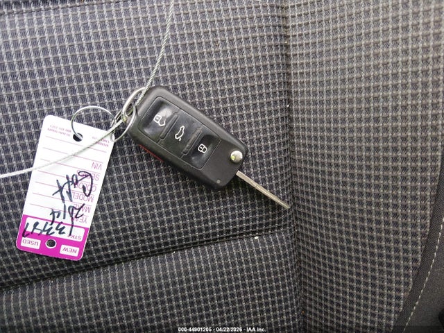44901205 :رقم المزاد ، WVWDB7AJ7EW002733 vin ، 2014 Volkswagen Golf 2.5l مزاد بيع
