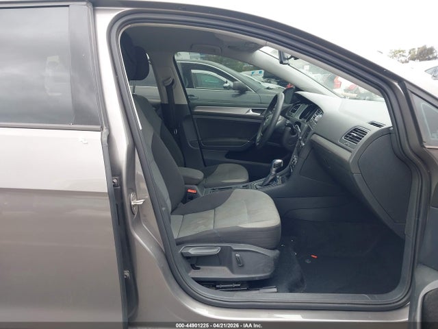 WVWKP7AU3GW917231 Volkswagen E-golf Se