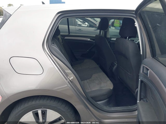 WVWKP7AU3GW917231 Volkswagen E-golf Se