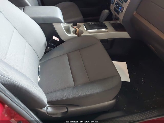 2011 FORD ESCAPE 1FMCU0D77BKB36475 Photo 4