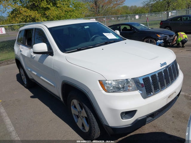 44901321 :رقم المزاد ، 1J4RR4GG4BC563846 vin ، 2011 Jeep Grand Cherokee Laredo مزاد بيع
