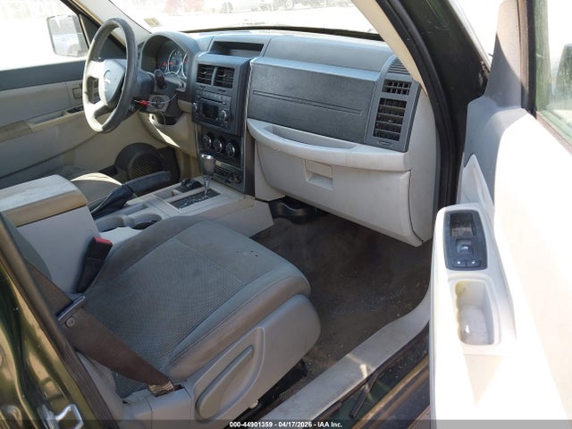 44901359 :رقم المزاد ، 1J8GN28K38W250075 vin ، 2008 Jeep Liberty Sport مزاد بيع