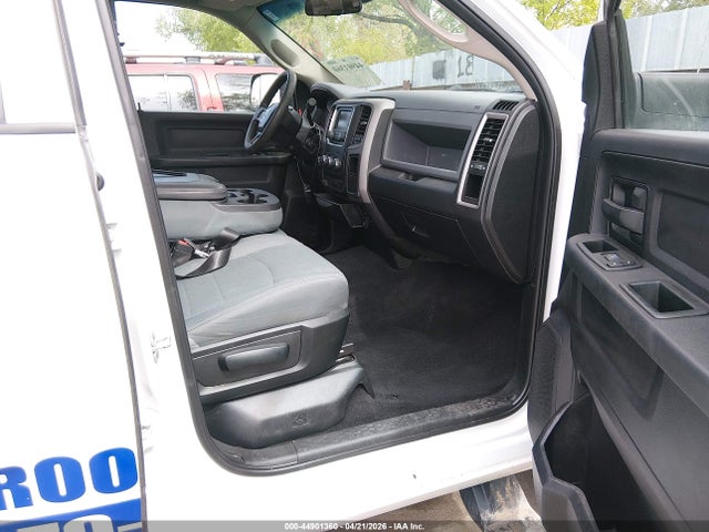 44901360 :رقم المزاد ، 3C6UR5CL6JG349646 vin ، 2018 Ram 2500 Tradesman  4x4 6'4 Box مزاد بيع