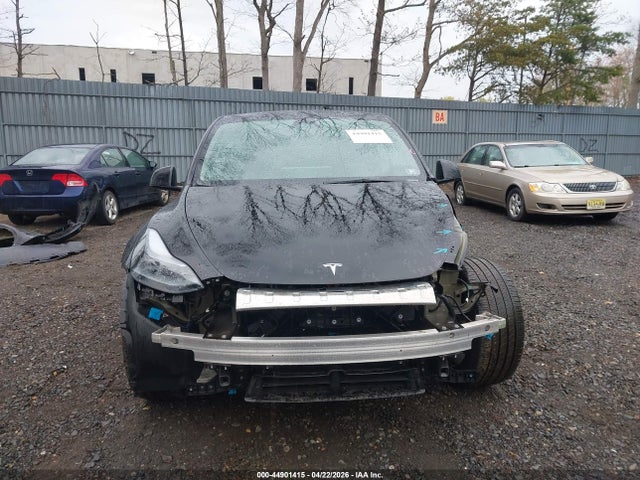 2024 Tesla Model Y Long Range Dual Motor All-wheel Drive მანქანა იყიდება აუქციონზე, vin: 7SAYGDEE4RA313142, აუქციონის ნომერი: 44901415