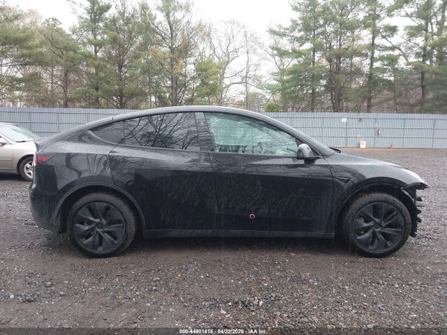 2024 Tesla Model Y Long Range Dual Motor All-wheel Drive მანქანა იყიდება აუქციონზე, vin: 7SAYGDEE4RA313142, აუქციონის ნომერი: 44901415