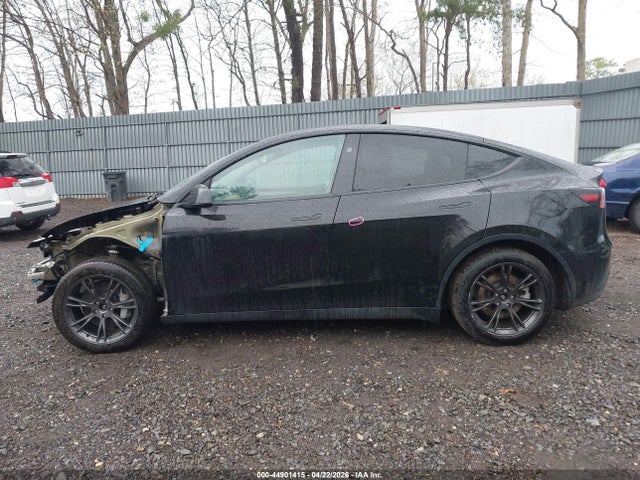2024 Tesla Model Y Long Range Dual Motor All-wheel Drive მანქანა იყიდება აუქციონზე, vin: 7SAYGDEE4RA313142, აუქციონის ნომერი: 44901415
