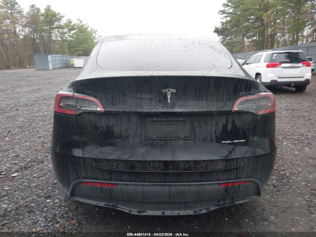 2024 Tesla Model Y Long Range Dual Motor All-wheel Drive მანქანა იყიდება აუქციონზე, vin: 7SAYGDEE4RA313142, აუქციონის ნომერი: 44901415