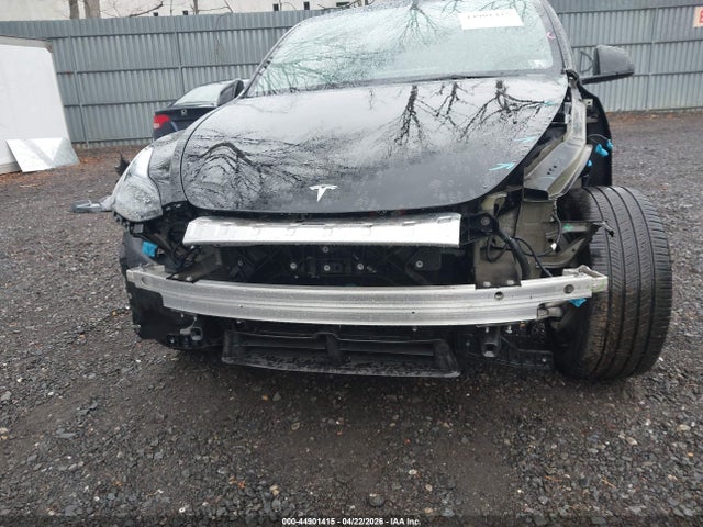 2024 Tesla Model Y Long Range Dual Motor All-wheel Drive მანქანა იყიდება აუქციონზე, vin: 7SAYGDEE4RA313142, აუქციონის ნომერი: 44901415