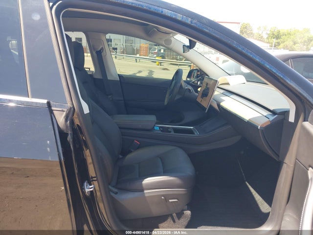 Продажа на аукционе авто 2022 Tesla Model Y Long Range Dual Motor All-wheel Drive, vin: 7SAYGDEE9NA005930, номер лота: 44901418