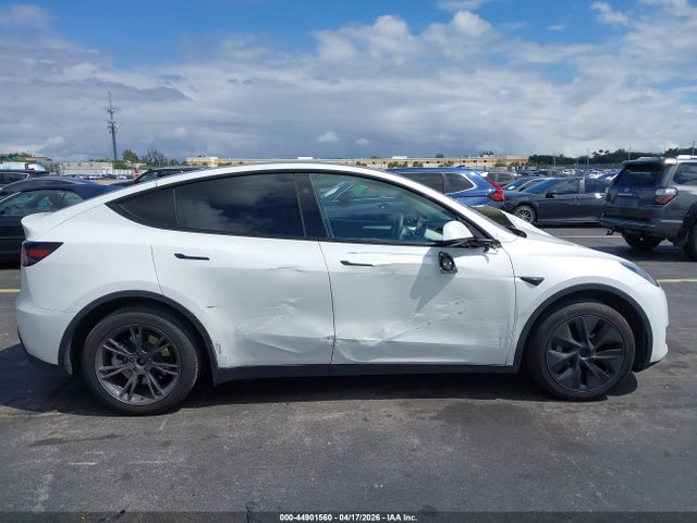 2024 Tesla Model Y მანქანა იყიდება აუქციონზე, vin: 7SAYGDED1RF202512, აუქციონის ნომერი: 44901560