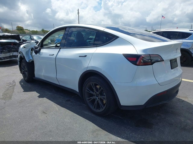 2024 Tesla Model Y მანქანა იყიდება აუქციონზე, vin: 7SAYGDED1RF202512, აუქციონის ნომერი: 44901560
