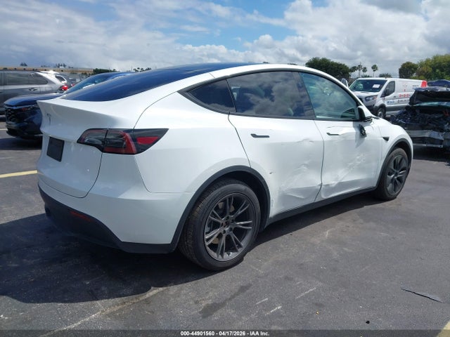 2024 Tesla Model Y მანქანა იყიდება აუქციონზე, vin: 7SAYGDED1RF202512, აუქციონის ნომერი: 44901560